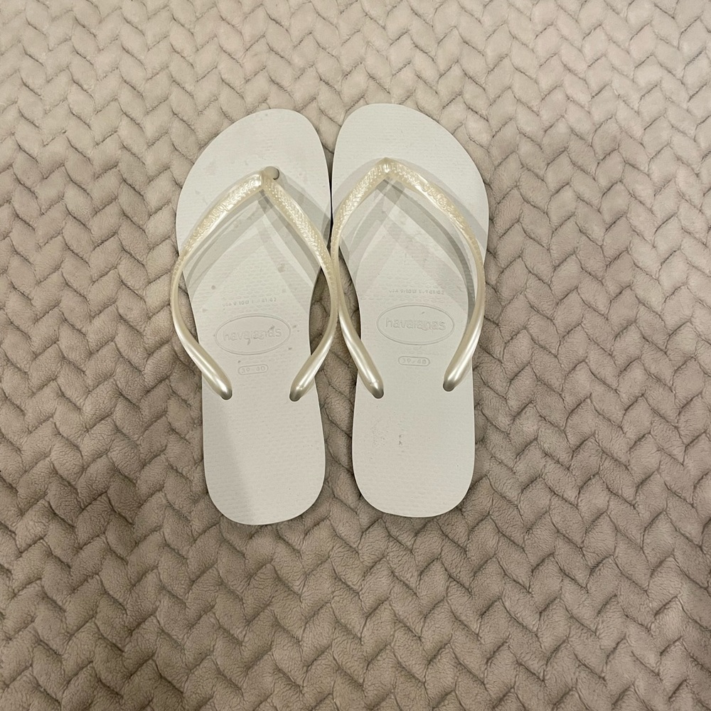 size 9/10 women’s havaianas flip flops